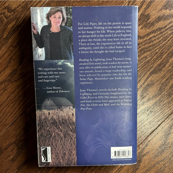 4 books for $16 - READING BY LIGHTNING by Joan Thomas - Picture 4 of 4